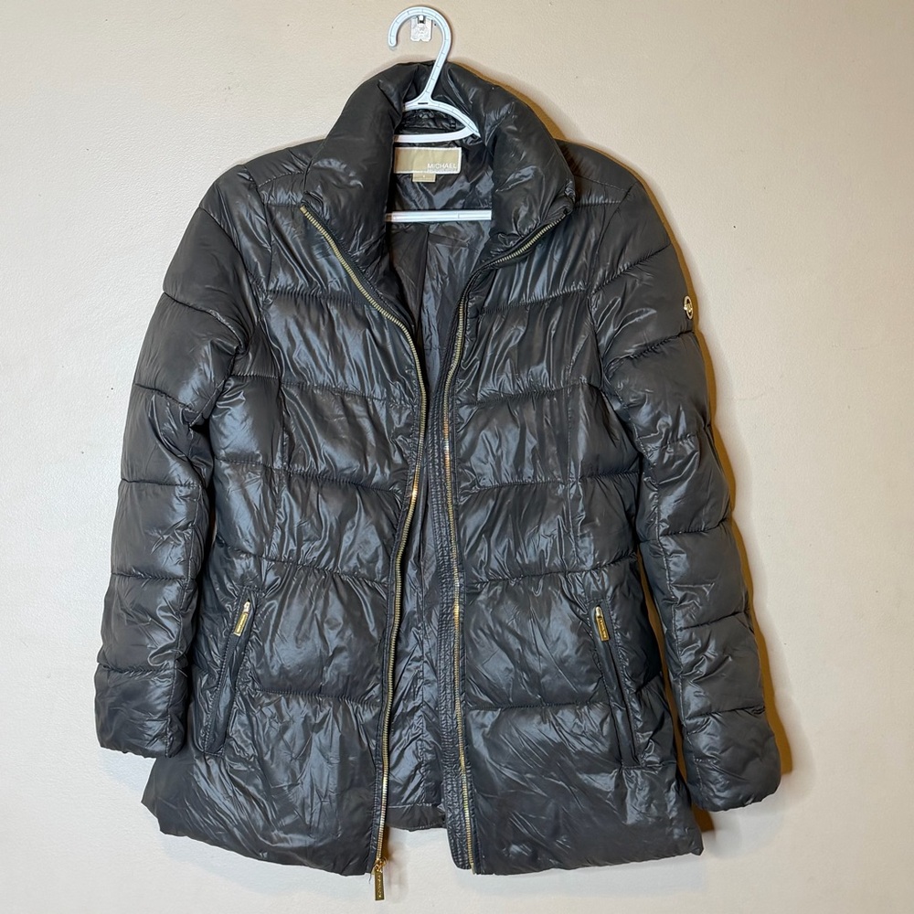 Michael Kors Down Puffer Jacket Size small Gray  Gold accents Zip up (Bin #1)